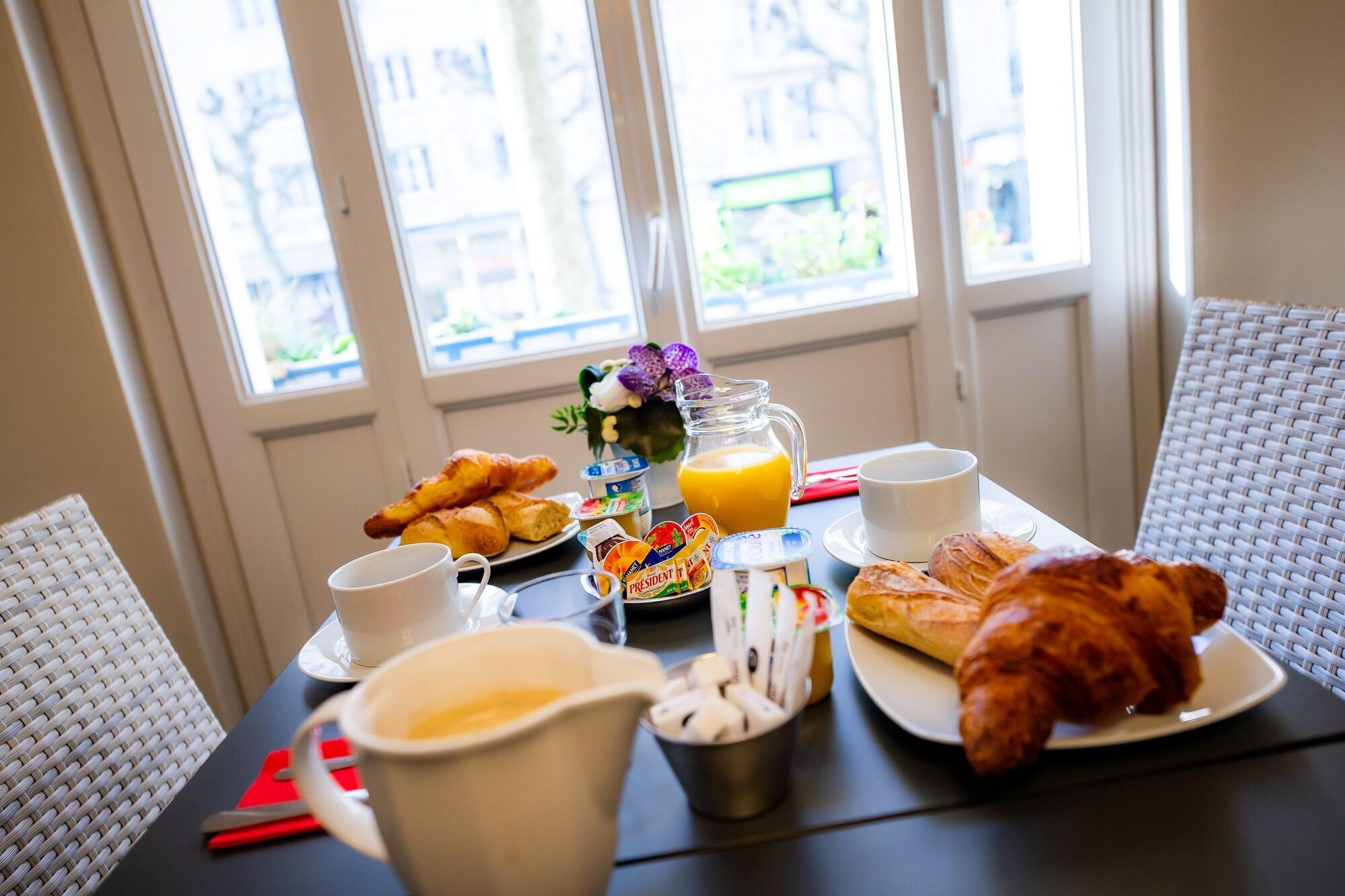 Logis Hotel Du Chateau Кан Екстериор снимка
