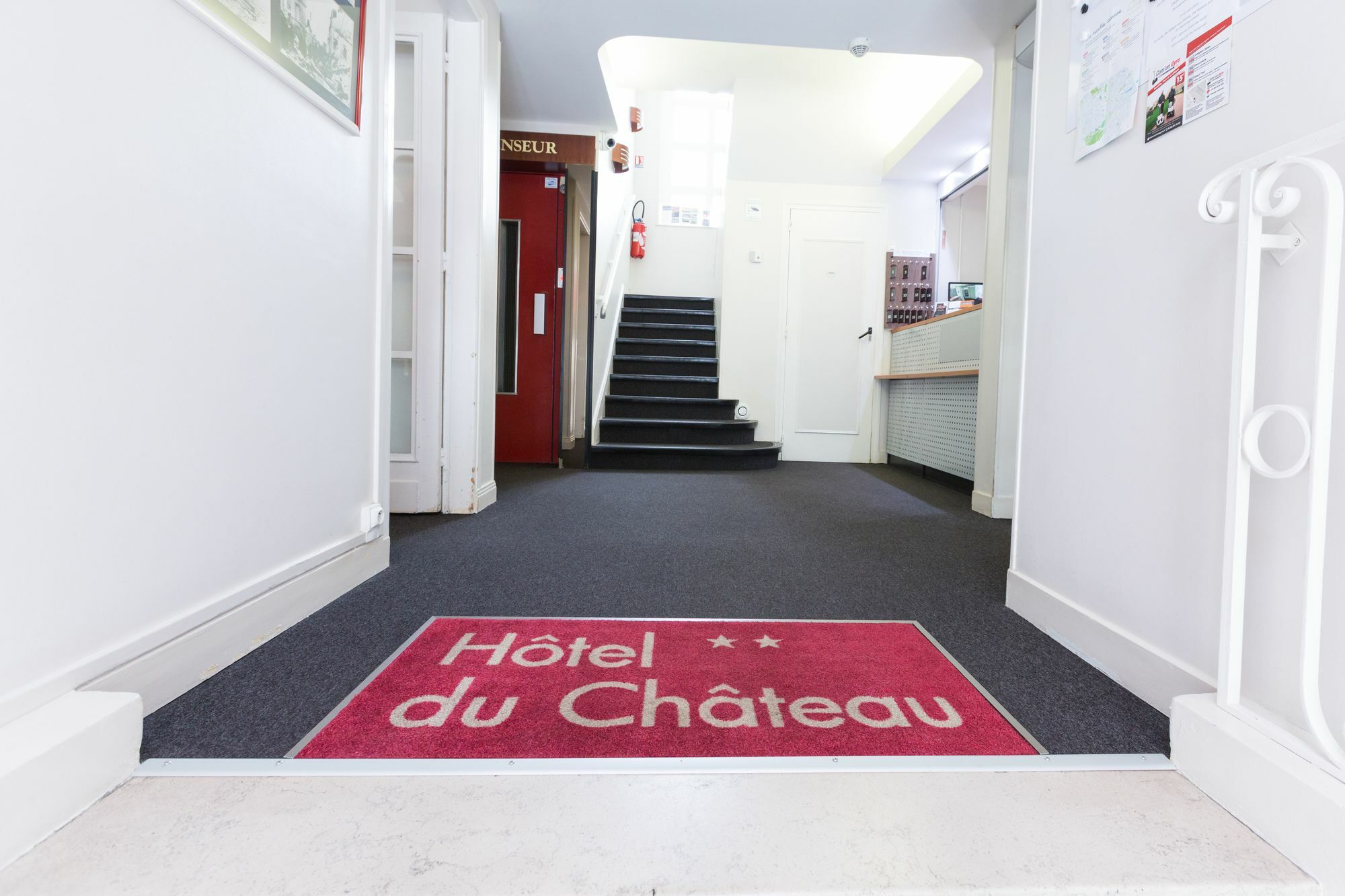 Logis Hotel Du Chateau Кан Екстериор снимка